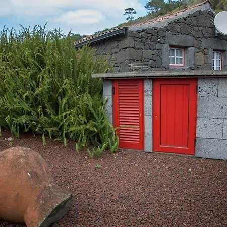 Aldeia Dos Caldeiroes Sao Mateus (Pico island)