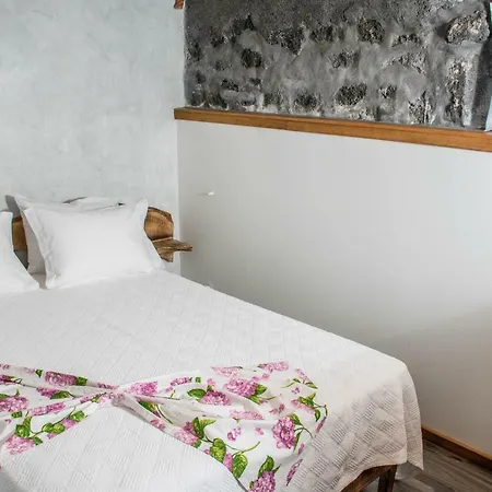 Aldeia Dos Caldeiroes *